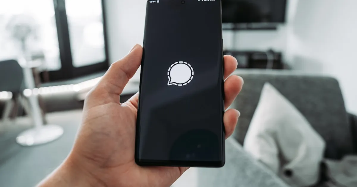 Aide replaces Google Assistant with any AI model you choose