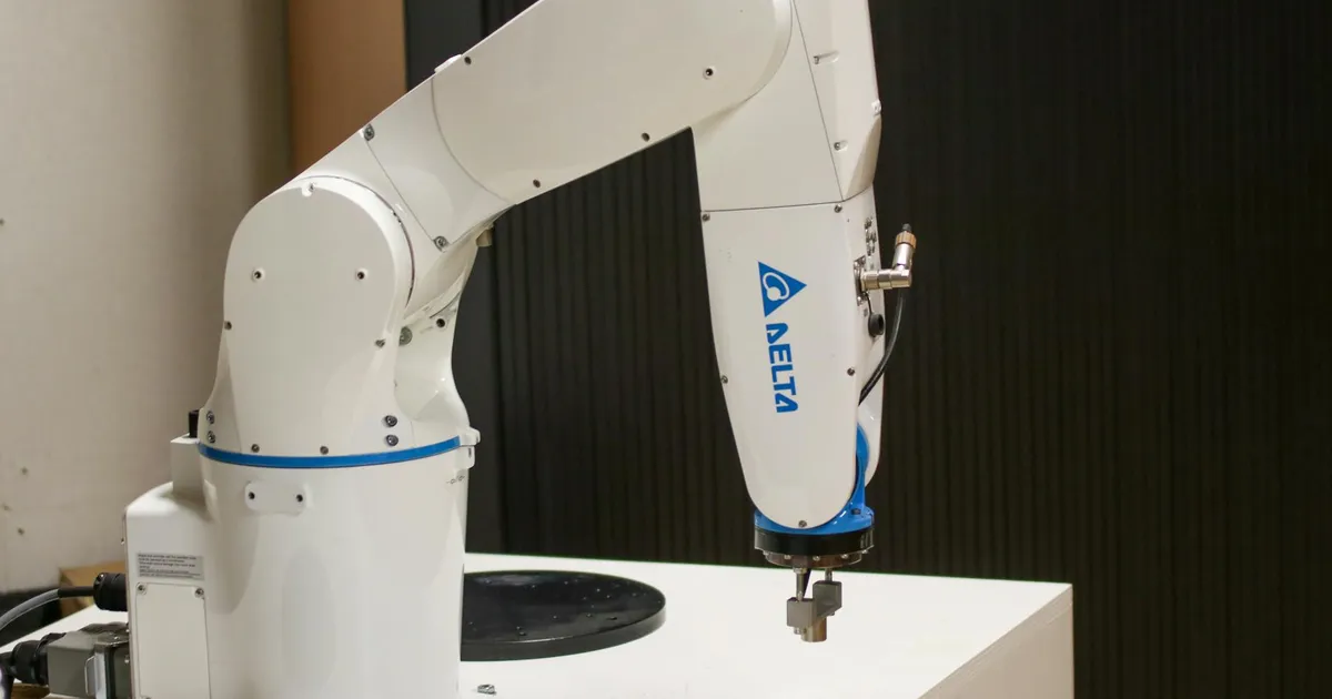 Runway's GEN-1 Nails Laundry Folding. The Name? Not So Much.