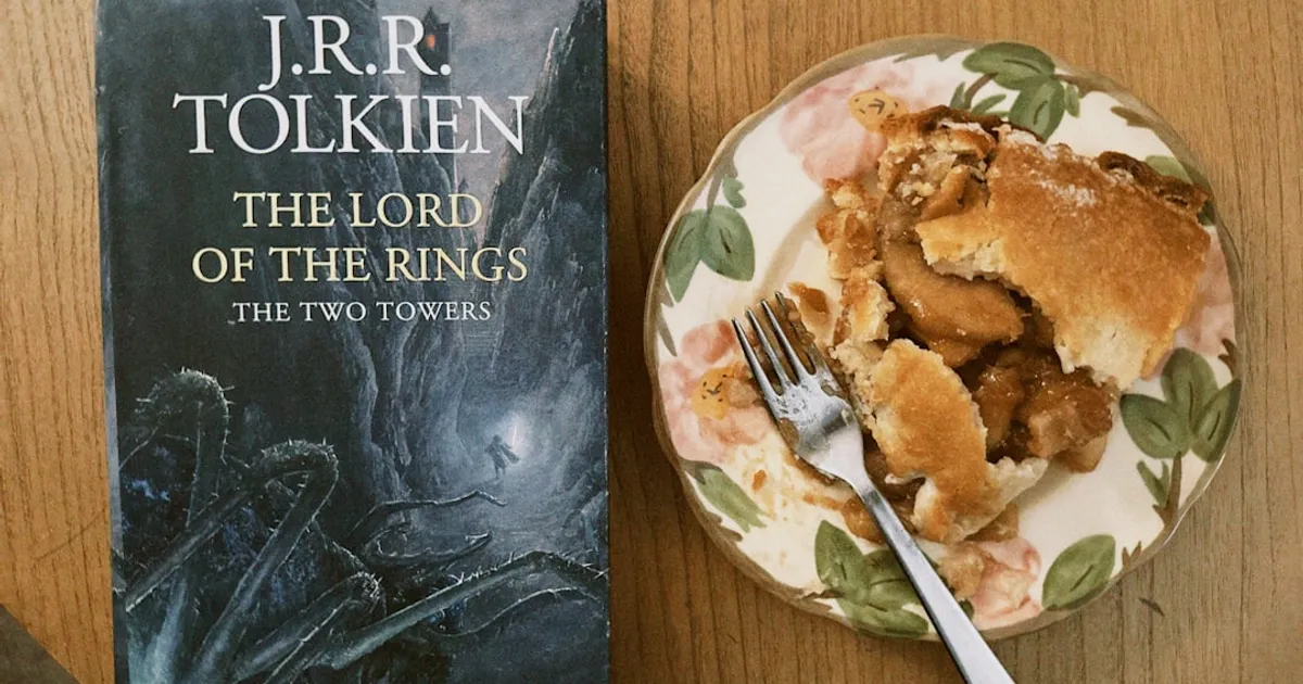 Moleskine's AI Lord of the Rings art can't even get the map right